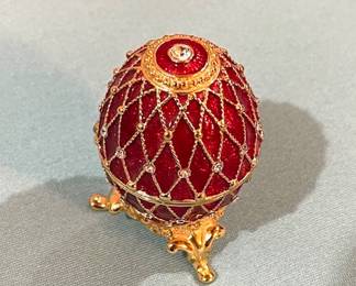 This is a lovely AKM egg trinket box