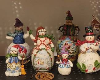 And with all that snow it's time to build a Snow Man, Jim Shore style.