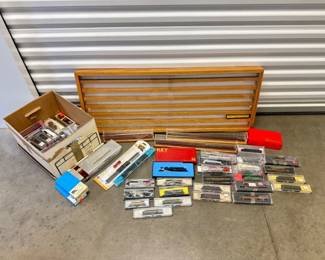 77 MixedScaleModelTrainsWoodenWallMountDisplayCase