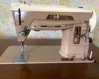 Singer Sewing Machine Excellent Working Condition Wood storage MCM