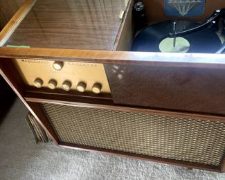 Magnificent - Magnavox if excellent working condition. 1960s MCM Magnificent Magnavox Console HiFi/Stereo.
This is a beautiful piece of MidCentury music history!
The cabinet is in excellent original condition, audio/video equipment. Both AM/FM radio and record player work well – It sounds beautiful!
It truly is Magnificent!
Measures 32”L x 16.5”D x 36”H