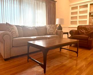 Furnishings in very nice condition