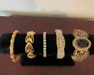  Bracelets