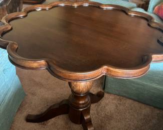 Piecrust table