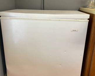 Galaxy chest freezer