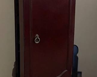 Jewelry cabinet