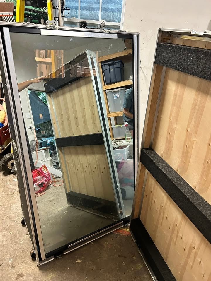 Touchscreen Mirror Photo Booth
Comes with canon camera, laptop & extra parts & accessories
Must be able to move and load yourself