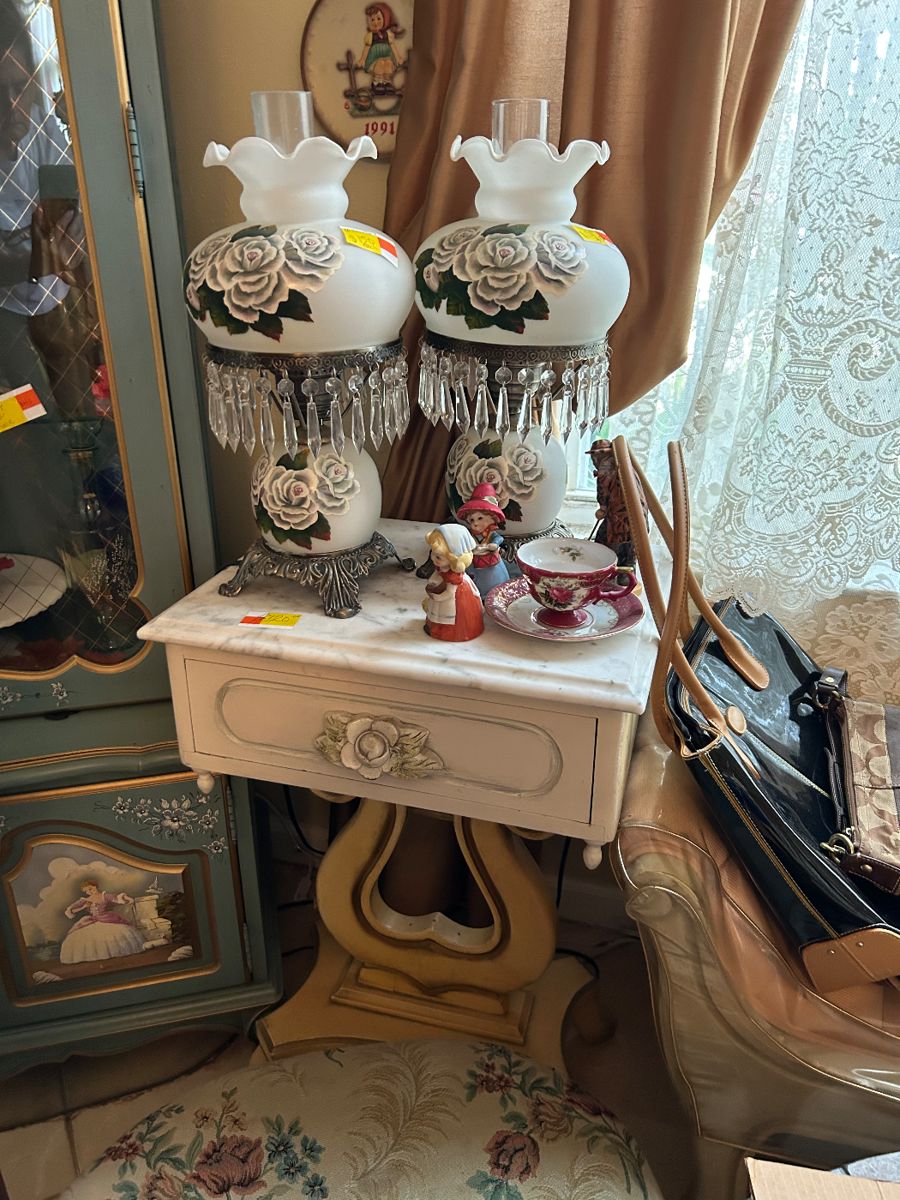 Gone With The Wind Lamps... Electric 1960's with Crystal Prisms