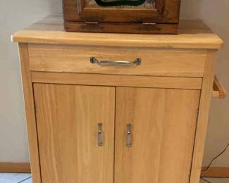 Wood Kitchen Cart, Chicago cutlery knives, and bread box