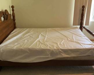 Wooden Bed Frame W mattress