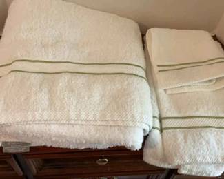 Large Lot Of Bath Towels