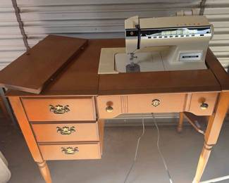 Singer Futura 6000 Sewing Machine