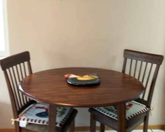 Round Table And Chairs