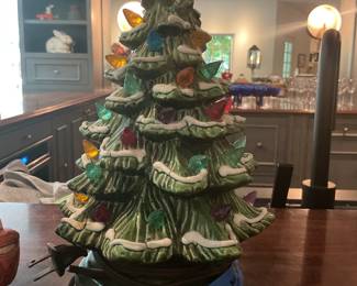 Working ceramic Christmas tree with lights