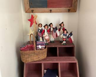 Williamsburg Byers Choice carolers. Texas & patriotic themed decor and place settings. Rustic nook furniture.