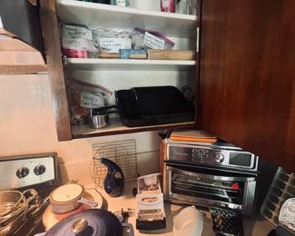 Cuisinart air fryer, baking supplies, cookware