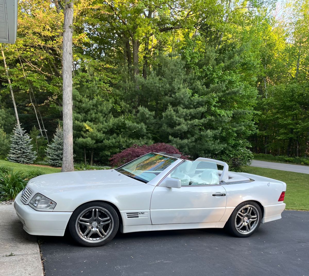 1994 Mercedes SL600 V12 convertible! Very rare and only one of 874 that were produced worldwide in 1994. Original owner was Wayne Martin, who played 11 seasons in the NFL for the New Orleans Saints and went to the Pro Bowl in 1994 when he purchased this car. It only has 21,000 miles on it!Photos of interior coming soon!
