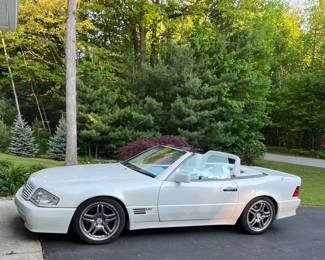 1994 Mercedes SL600 V12 convertible! Very rare and only one of 874 that were produced worldwide in 1994. Original owner was Wayne Martin, who played 11 seasons in the NFL for the New Orleans Saints and went to the Pro Bowl in 1994 when he purchased this car. It only has 21,000 miles on it!Photos of interior coming soon!