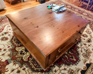 Den Table