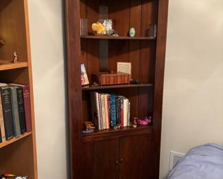 Corner cabinet