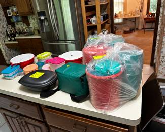 Tupperware - New