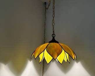 Antique Stained Glass Lotus Lamp