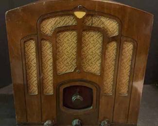 RCA Victor Model T52 tombstone radio