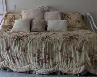 Charming Trundle Bed with Floral Comforter Decorative Pillows