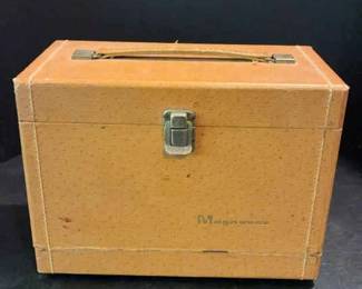 vintage Magnavox multiband portable transistor radio
