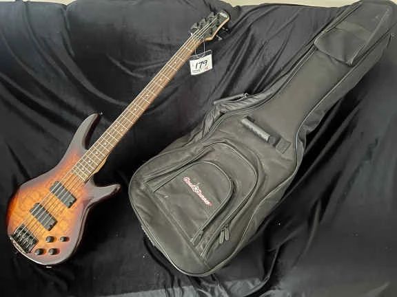 001 059 Ibanez GIO 5 String Bass