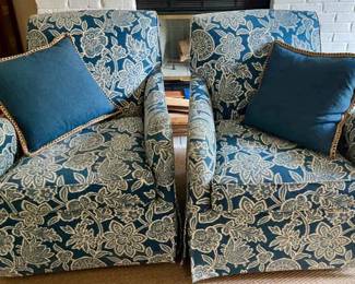 004 204 Twin Chairs