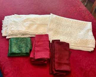 112 Table Linen Assortment