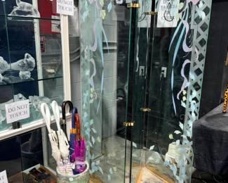 Glass, Etched Room Divider and Ceramic Umbrella Stand Orlando Estate Auction