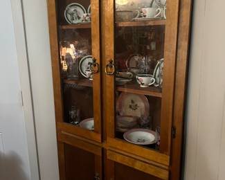 Corner cupboard 