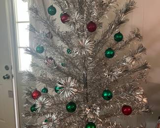 5ft pom pom aluminum Christmas tree w 90 branches 