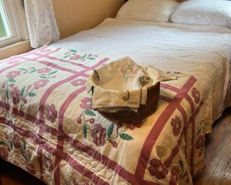 Mid century bed
New quilt