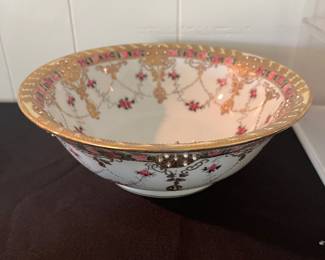 Decorative Bowl w raised goldtone 