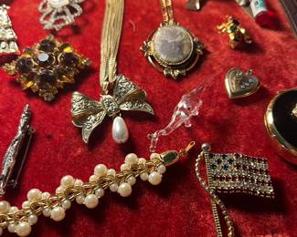 Costume jewelry 