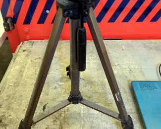Vanguard VT-100 Tripod with Smart Weigh 440lb Scale