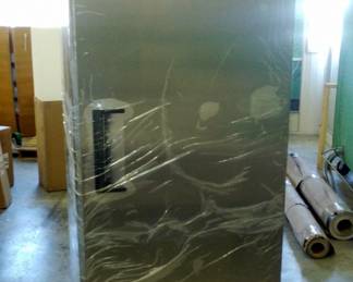 Avantco Single Door Rolling Commercial Refrigerator, Model 178A23RHC, Includes Shelves And Manual, Never Used