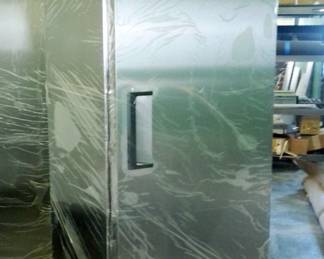 Avantco Reach-In Freezer On Wheels, Model 17BA19FHC, Includes Shelving And Manual, Never Used