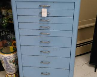 Metal dental cabinet