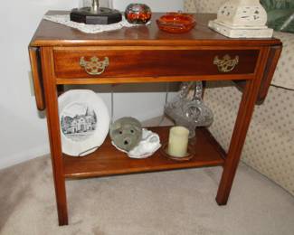Drop leaf table with drawer