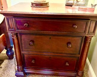 Pair Thomasville chests/nightstands