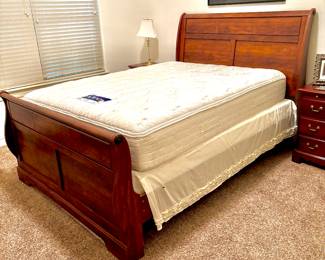 Queen sleigh bed/simmons mattress