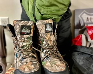 Camo hunting boots