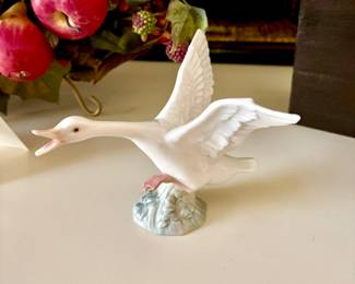 Vintage Lladro Flying Swan