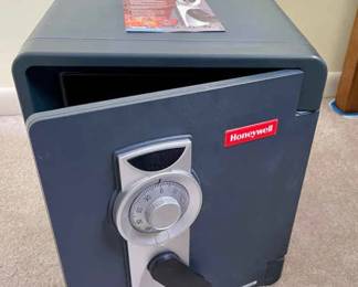 088-MBR: Honeywell Model 2087 Combination Floor Safe