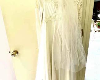 052-MBR: Vintage Wedding Dress