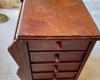087-DEN: Vintage Magazine Side Table